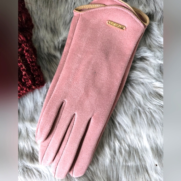 Burgandy Gold Thread Crochet Slouch Beanie & Pink Ultra Suede Gloves - Picture 8 of 11